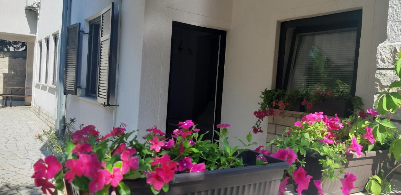 Apartments Ruzica Pula Exterior photo